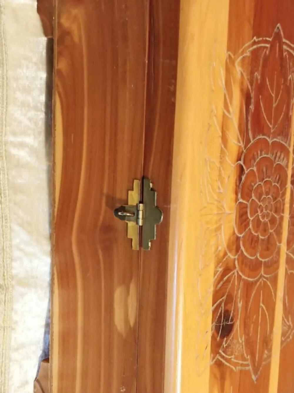 Beautiful Knotty Pine Etched Vintage Handcrafted Jewelry Keepsake Treasure Box
